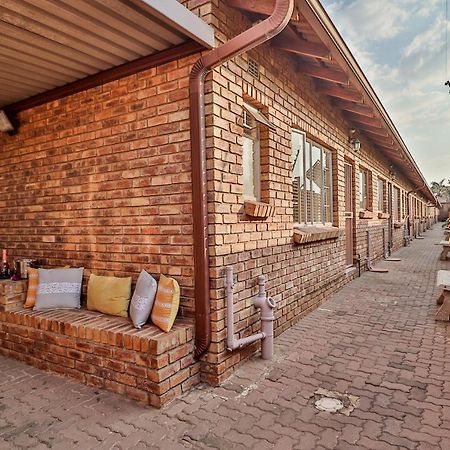 Rudman Townhouses - Or Tambo Airport Boksburg Exterior photo