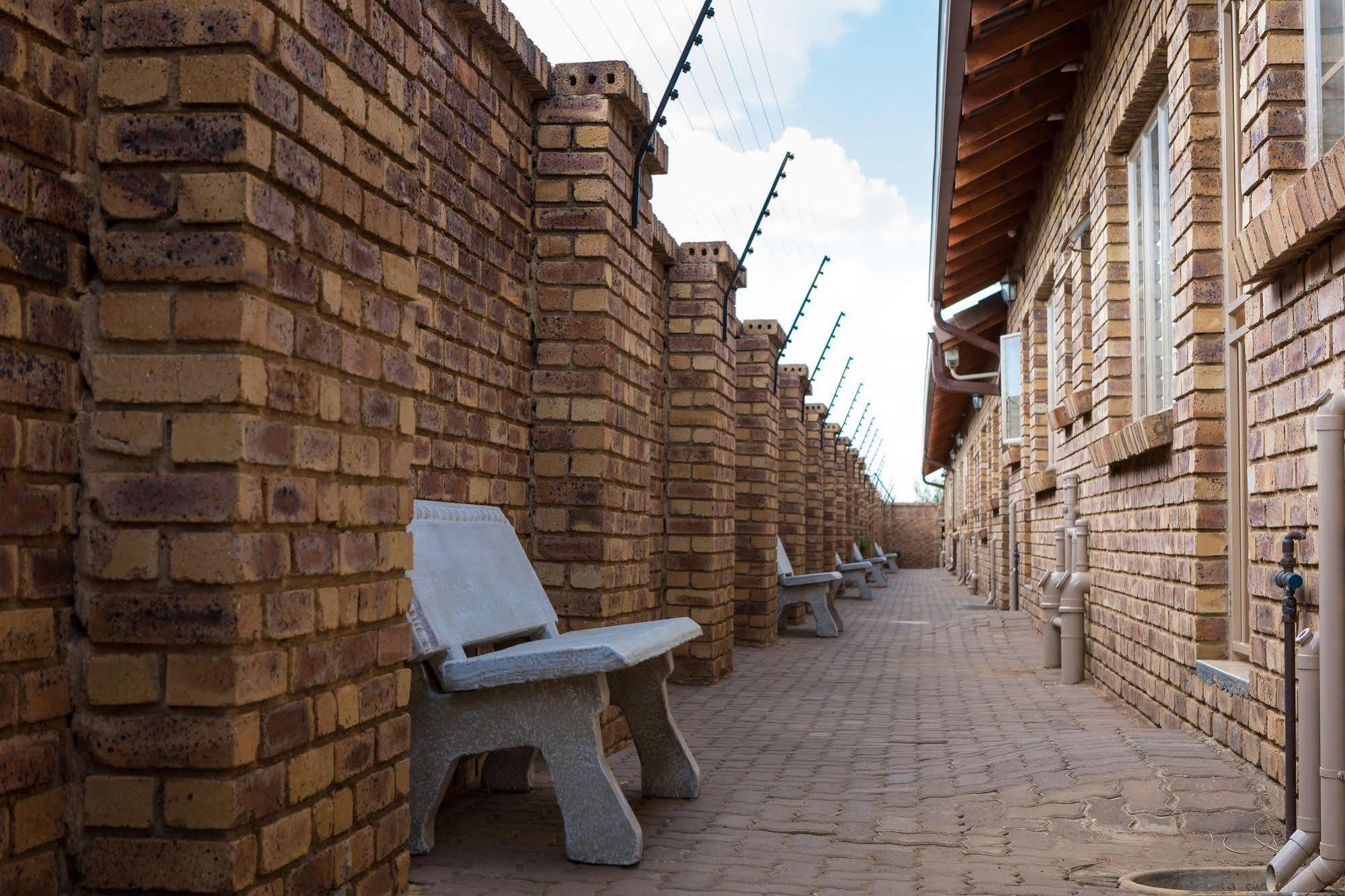 Rudman Townhouses - Or Tambo Airport Boksburg Exterior photo