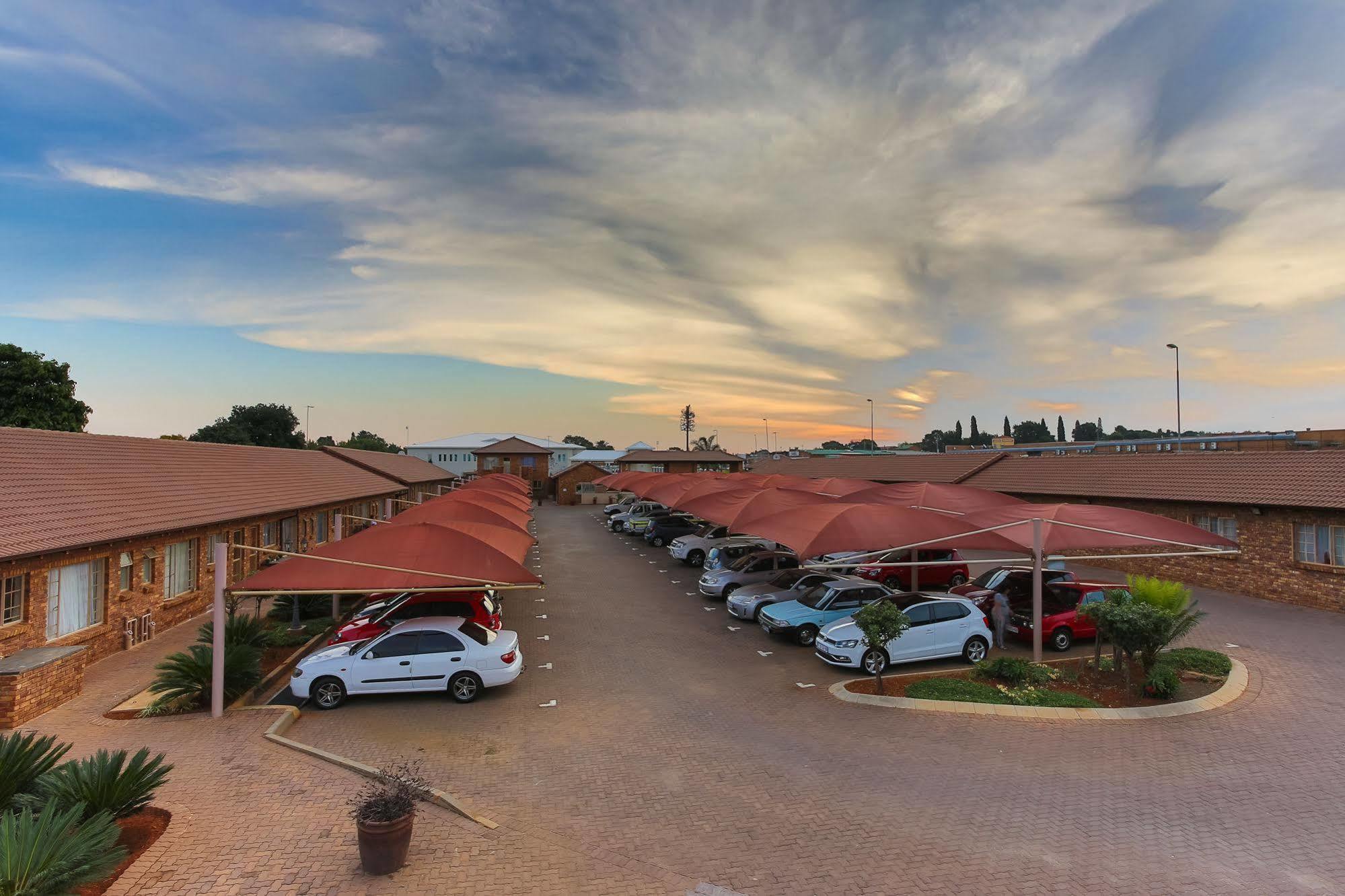 Rudman Townhouses - Or Tambo Airport Boksburg Exterior photo