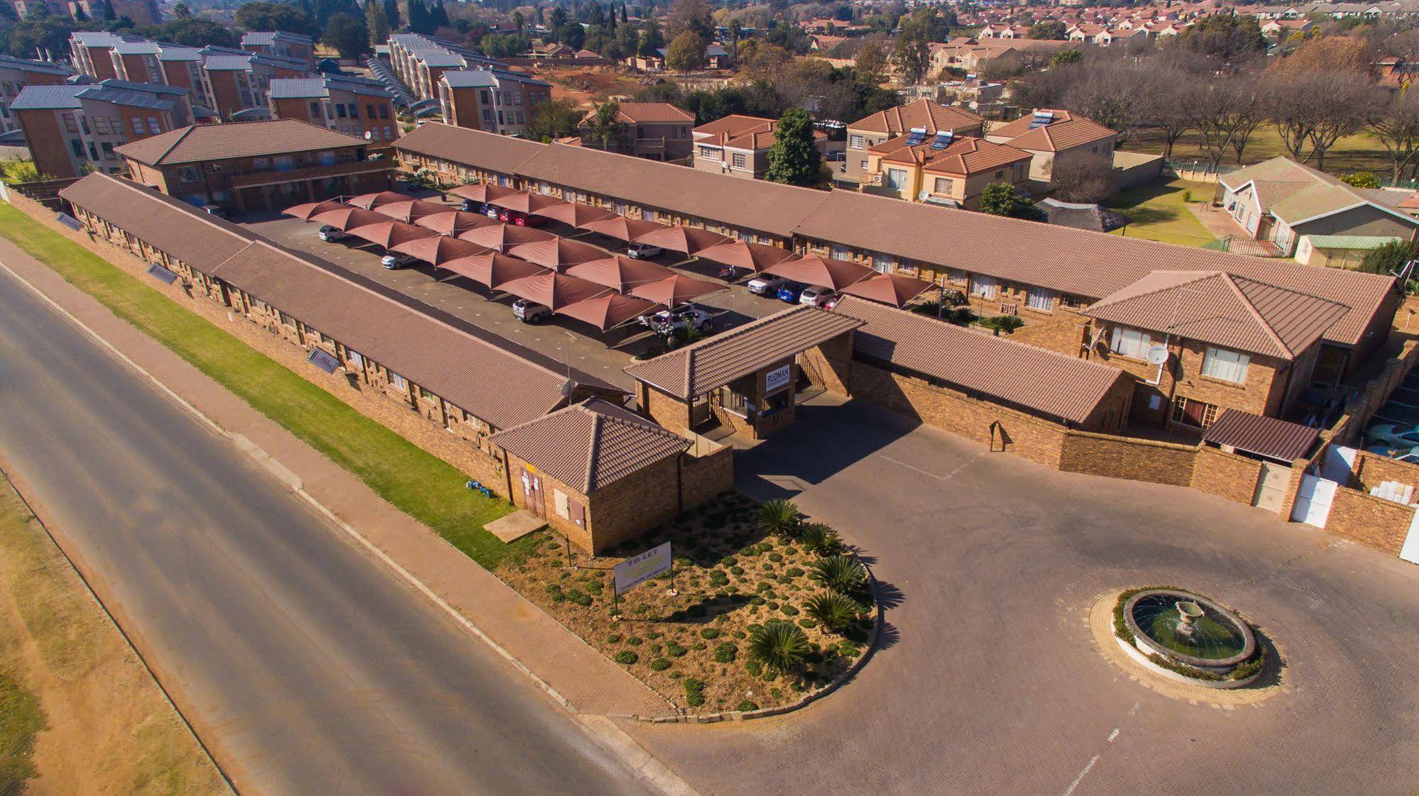 Rudman Townhouses - Or Tambo Airport Boksburg Exterior photo